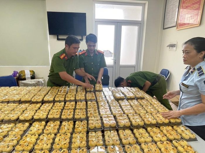 Hà Nội thu giữ 1.800 chiếc bánh trung thu không rõ nguồn gốc
