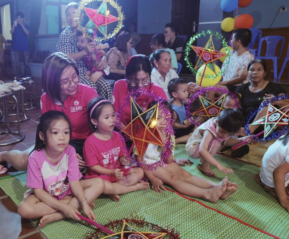 Đêm hội trăng rằm của những em bé “đặc biệt” tại mái ấm Thánh Tâm