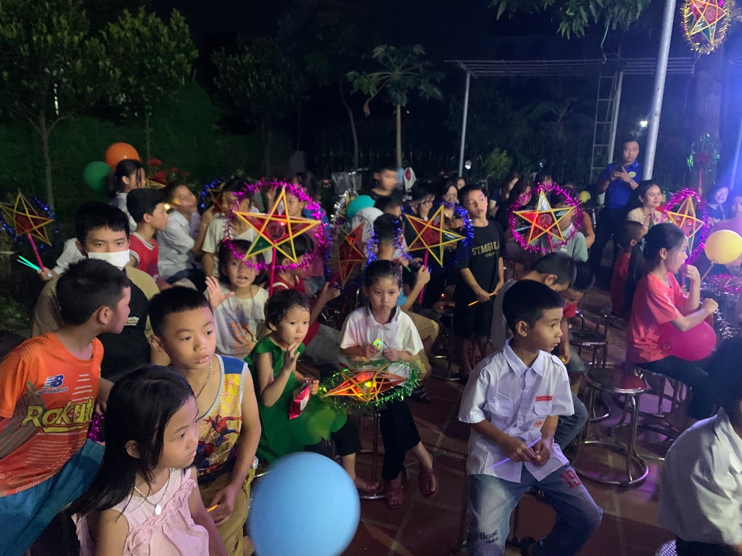 Đêm hội trăng rằm của những em bé “đặc biệt” tại mái ấm Thánh Tâm