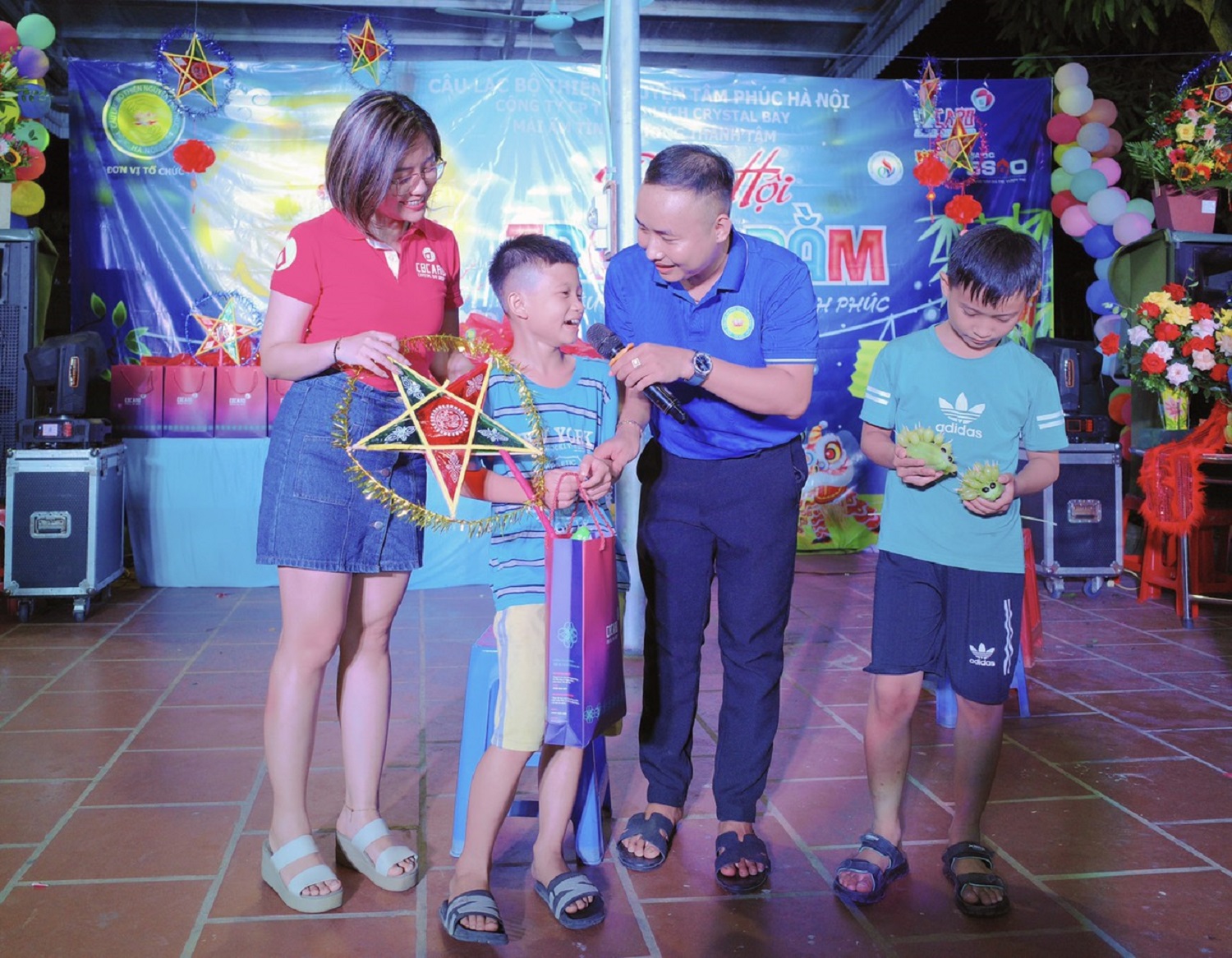 Đêm hội trăng rằm của những em bé “đặc biệt” tại mái ấm Thánh Tâm