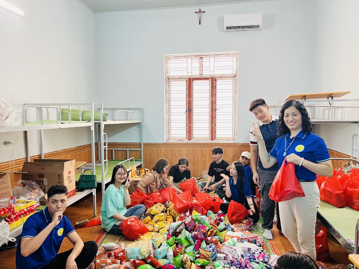 Đêm hội trăng rằm của những em bé “đặc biệt” tại mái ấm Thánh Tâm