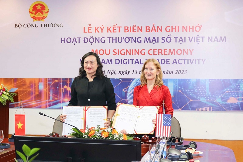 Lễ ký kết Biên bản ghi nhớ (MOU) về hoạt động thương mại số tại Việt Nam tại trụ sở Bộ Công Thương