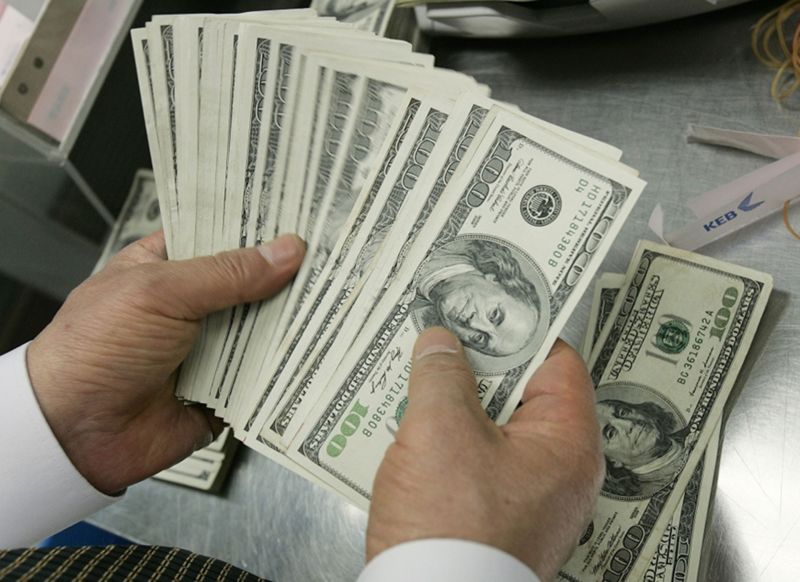 Tỷ giá USD hôm nay 17/10: Vẫn trụ trên mốc 106