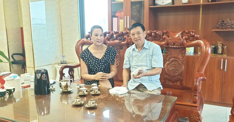 Chủ tịch Hiệp hội VATAP, Nguyễn Đăng Sinh trao đổi cùng Chủ tịch HĐQT, Giám đốc Công ty TNHH Đầu tư xây dựng và thương mại Bình Phát, Nguyễn Thị Yên