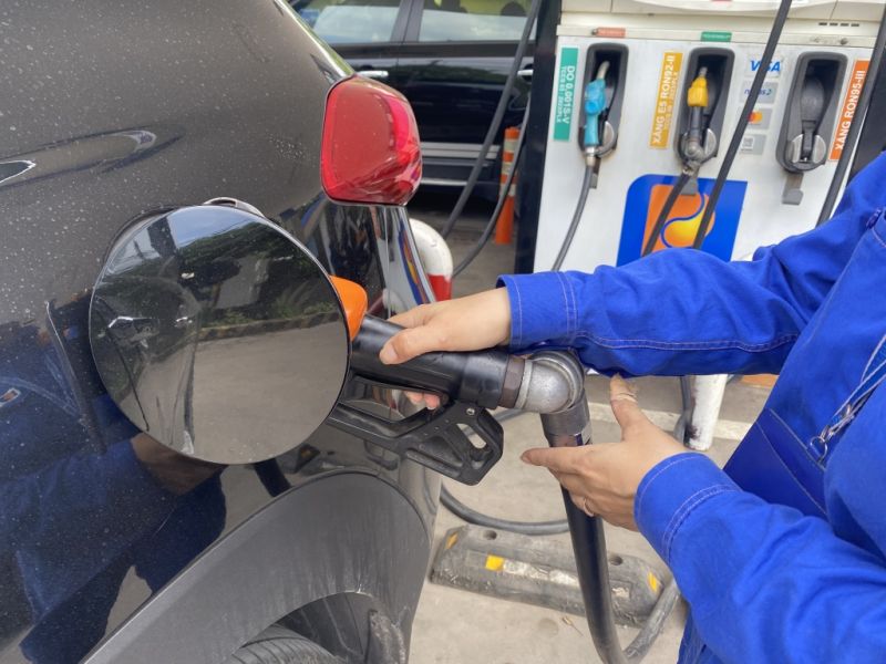 Giá xăng dầu hôm nay 24/10: Dầu thế giới tiếp tục biến động