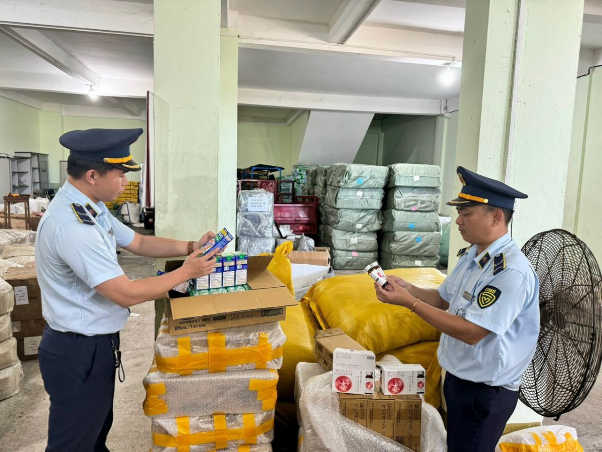 Lực lượng Quản lý thị trường tỉnh Phú Yên tạm giữ 2 tấn bột tăng lực và 1.200 sản phẩm thực phẩm chức năng
