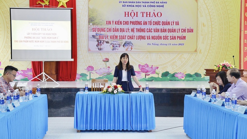Bà Vũ Thị Bích Hậu - Phó Giám đốc Sở Nông nghiệp và Phát triển nông thôn thành phố Đà Nẵng, Chủ nhiệm nhiệm vụ giới thiệu nội dung và chủ trì Hội thảo