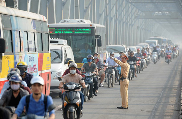 Hà Nội: Tuyên truyền Luật An toàn giao thông đến các em học sinh Trường THCS Láng Hạ