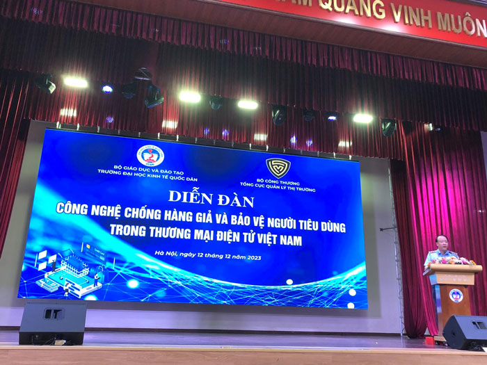 Ông Trần Hữu Linh, Tổng cục trưởng Tổng cục Quản lý thị trường phát biểu tại Diễn đàn công nghệ chống giả và bảo vệ người tiêu dùng trong thương mại điện tử Việt Nam tổ chức ngày 12/12/2023.