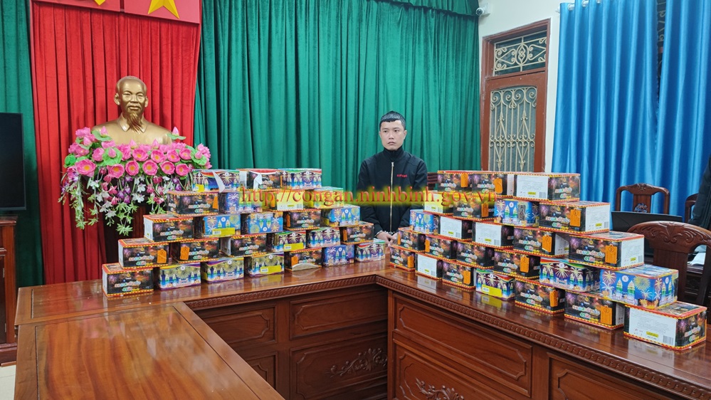 Ninh Bình: Bắt giữ đối tượng tàng trữ pháo trái phép
