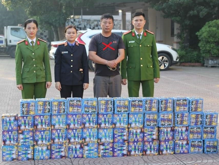 Đối tượng trong Chuyên án 1223N bị Công an tỉnh Nghệ An bắt giữ cùng tang vật 672 kg pháo hoa nổ có nguồn gốc nước ngoài.