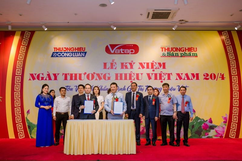 Lãnh đạo Hiệp hội VATAP và lãnh đạo Hiệp hội Thang máy Việt Nam ký kết thỏa thuận hợp tác