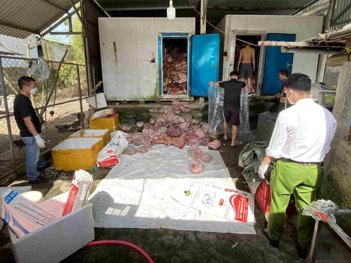 Kho hàng đông lạnh chứa 3.060 kg thịt lợn, nội tạng lợn không rõ nguồn gốc, không bảo đảm vệ sinh an toàn thực phẩm.