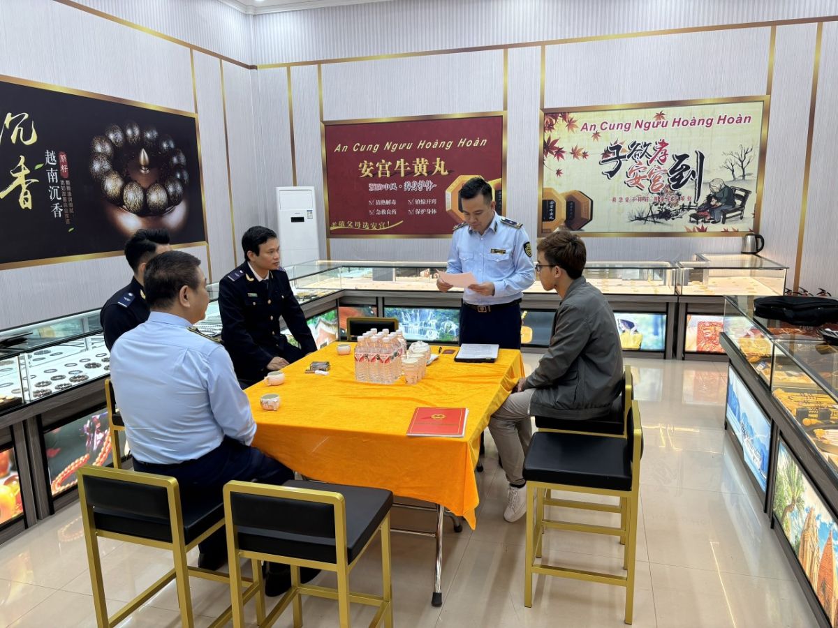 Lực lượng chức năng tỉnh Quảng Ninh kiểm tra cơ sở kinh doanh vi phạm