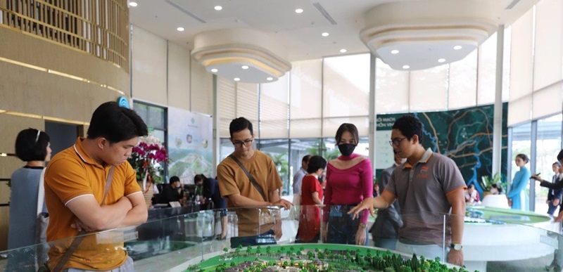Thủ tướng họp khẩn với loạt doanh nghiệp bất động sản, sản xuất để tháo gỡ khó khăn