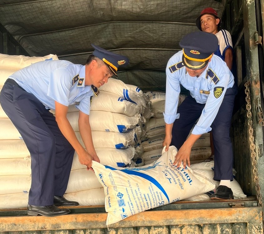 Chỉ trong vòng 5 ngày (4-8/6/2024), lực lượng tỉnh QLTT tỉnh Quảng Trị đã phát hiện và ngăn chặn kịp thời 03 vụ việc kinh doanh đường cát nhập lậu với tang vật vi phạm bị thu giữ là 16 tấn đường cát do Thái Lan sản xuất