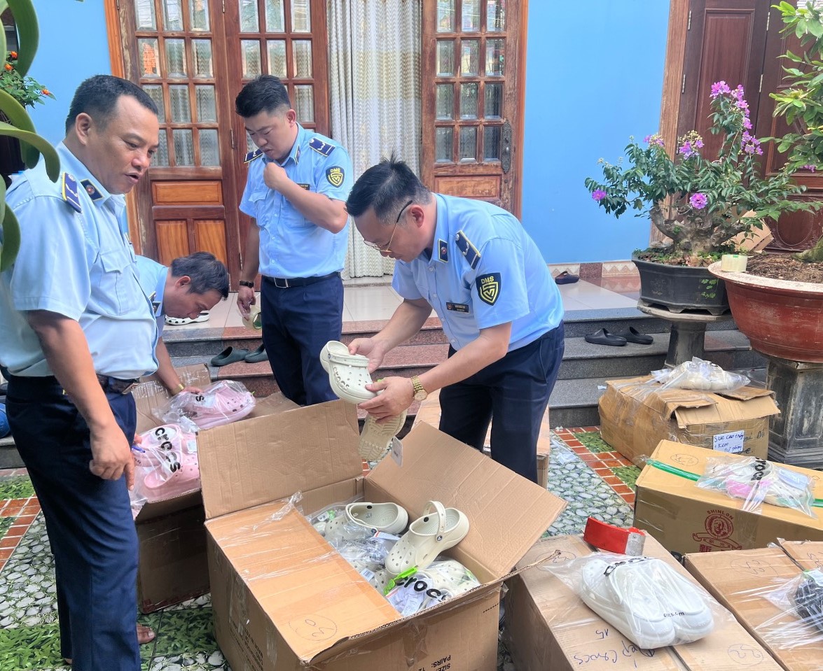 Hậu Giang: Tạm giữ trên 3.300 quyển sách giáo khoa có nhãn, bao bì hàng hóa có dấu hiệu giả mạo nguồn gốc, xuất xứ