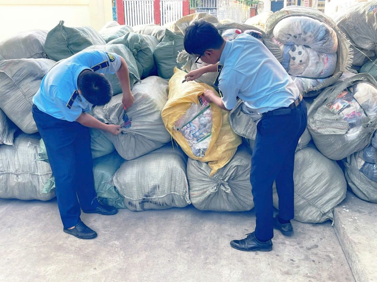 Ngăn chặn kịp thời 8,4 tấn quần áo do nước ngoài sản xuất, đã qua sử dụng