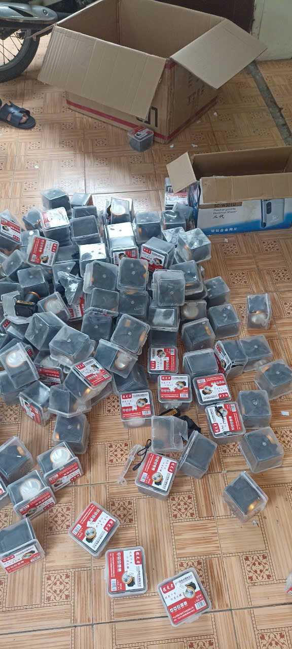 Thái Bình: Tịch thu 190 đơn vị sản phẩm là bóng đèn, đèn pin, tăng đơ không rõ nguồn gốc xuất xứ