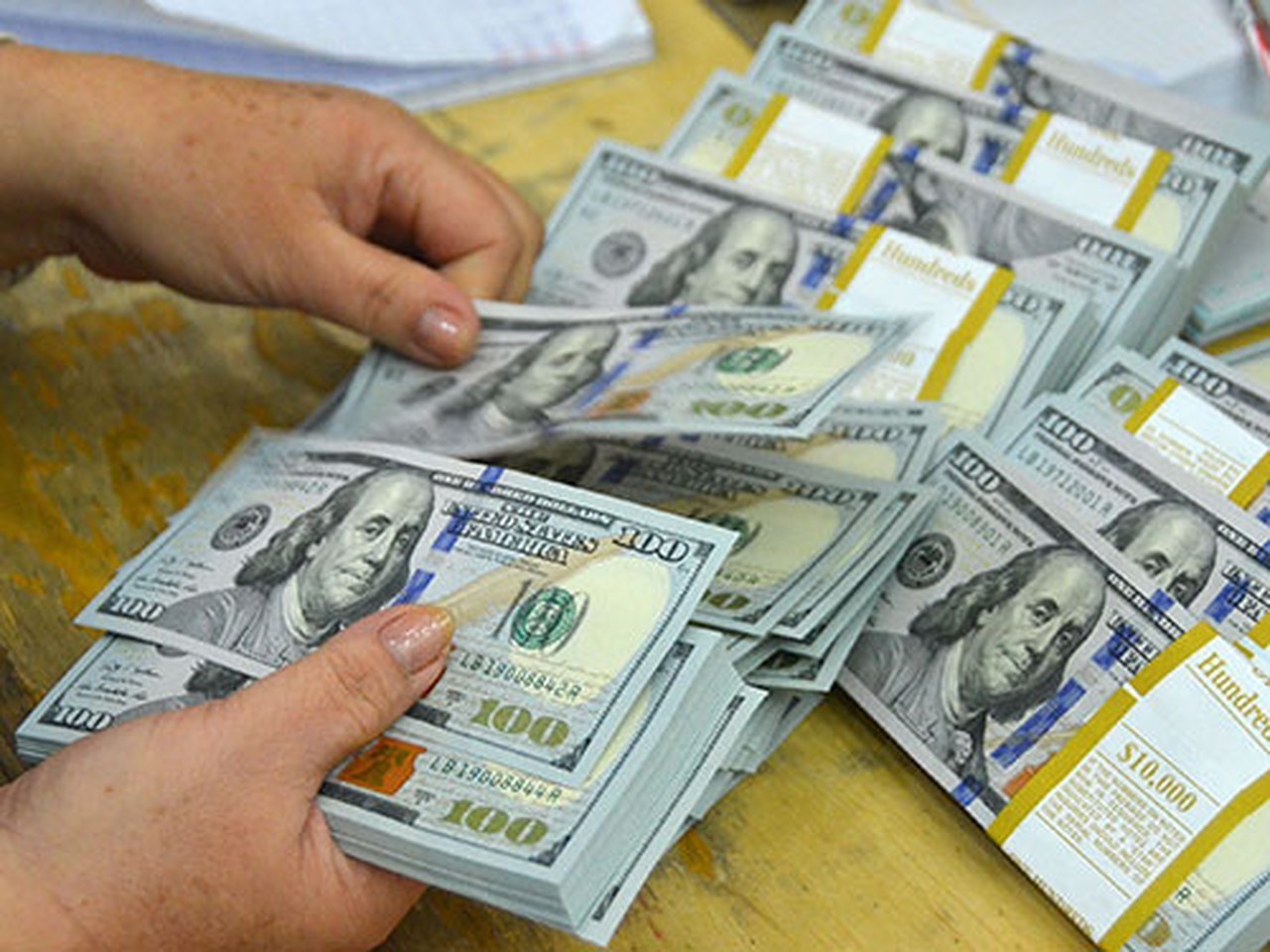 Tỷ giá USD hôm nay 1/5: Đồng USD tiếp tục tăng