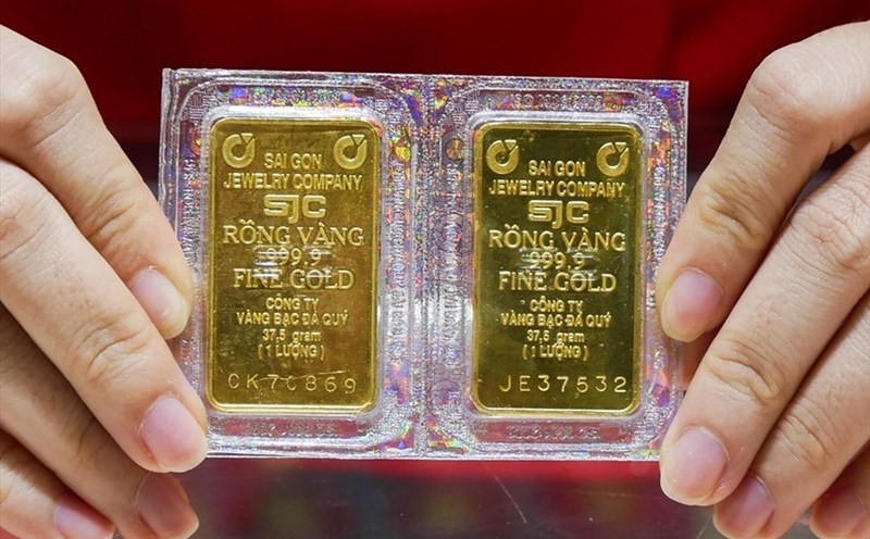 Giá vàng hôm nay 11/12: Vàng thế giới gần mốc 2,700 USD