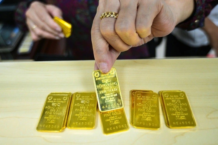 Giá vàng hôm nay 28/2: Vàng thế giới giảm mạnh, thủng mốc 2.900 USD