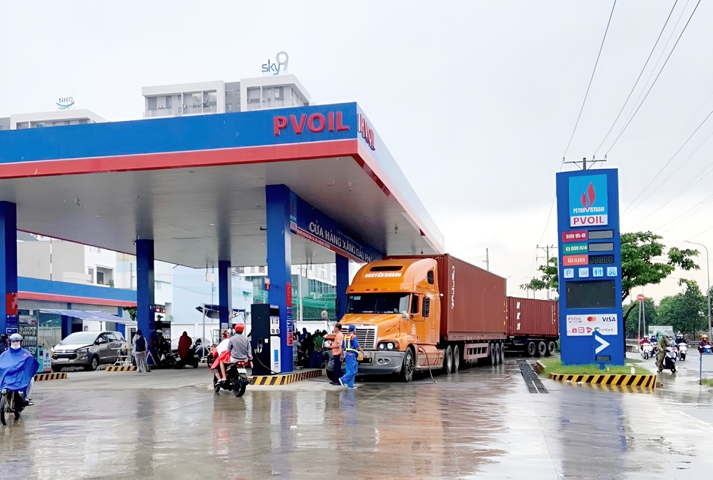 Giá xăng dầu hôm nay 1/3: Bất ngờ lao dốc