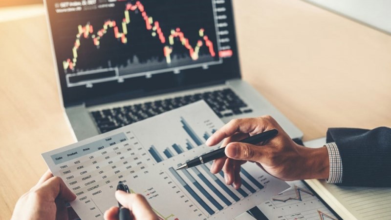 VN-Index hôm nay ở vùng 1.180-1.200 điểm, nhà đầu tư cân nhắc cổ phiếu mã đầu tư công, ngân hàng
