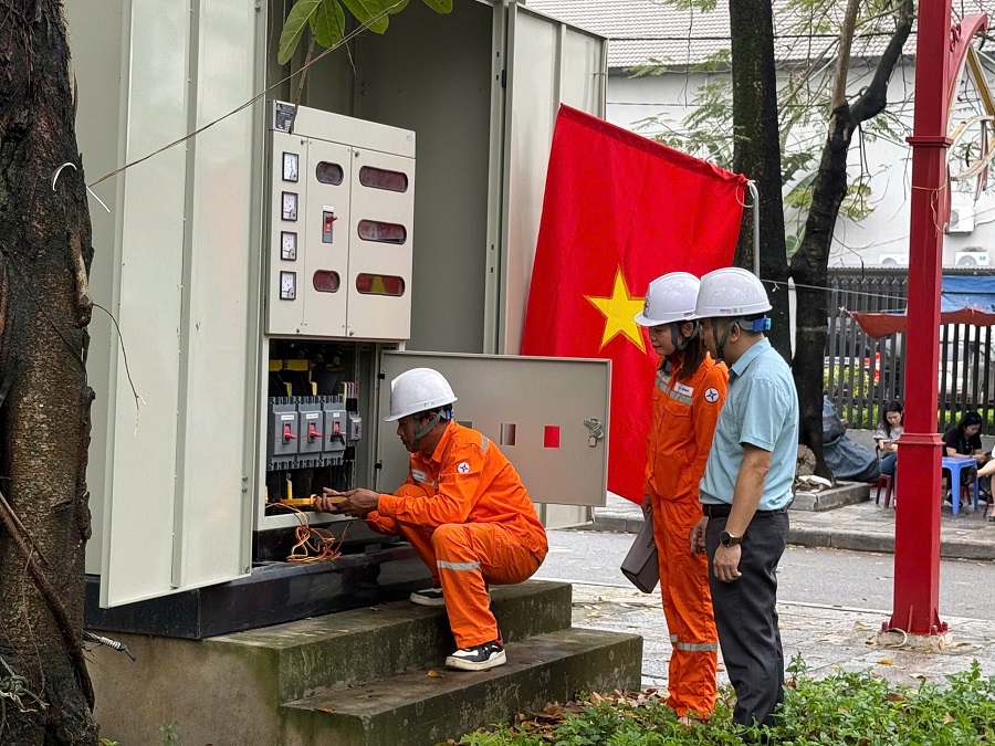 Tổng công ty Điện lực miền Bắc bố trí hơn 1.000 ca trực đảm bảo cung cấp điện dịp 30/4-1/5