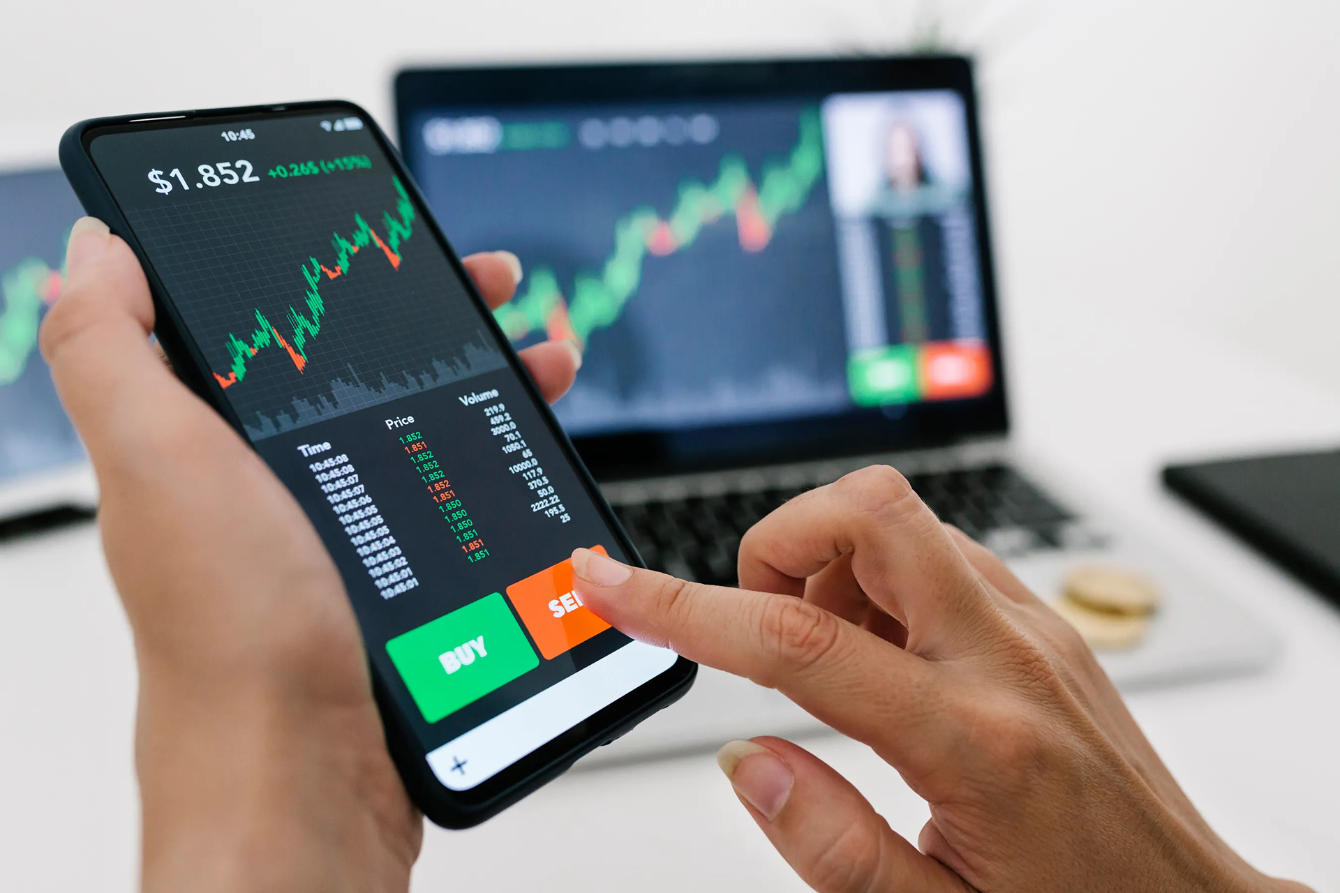 VN-Index hôm nay: Nhà đầu tư nắm giữ cổ phiếu có vận động giá hồi phục