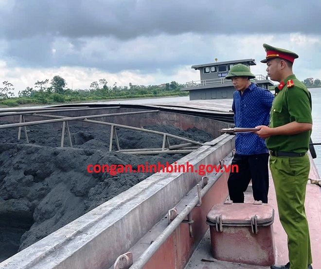 Gần 2.000 tấn than không rõ nguồn gốc bị phát hiện ở Ninh Bình