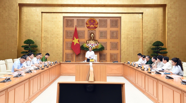 Phó Thủ tướng Bùi Thanh Sơn chủ trì Phiên họp thứ nhất Tổ công tác của Thủ tướng Chính phủ về cao điểm đấu tranh, ngăn chặn, đẩy lùi tội phạm buôn lậu, gian lận thương mại, hàng giả - Ảnh: VGP/Hải Minh Phó Thủ tướng Bùi Thanh Sơn chủ trì Phiên họp thứ nhất Tổ công tác của Thủ tướng Chính phủ về cao điểm đấu tranh, ngăn chặn, đẩy lùi tội phạm buôn lậu, gian lận thương mại, hàng giả - Ảnh: VGP/Hải Minh