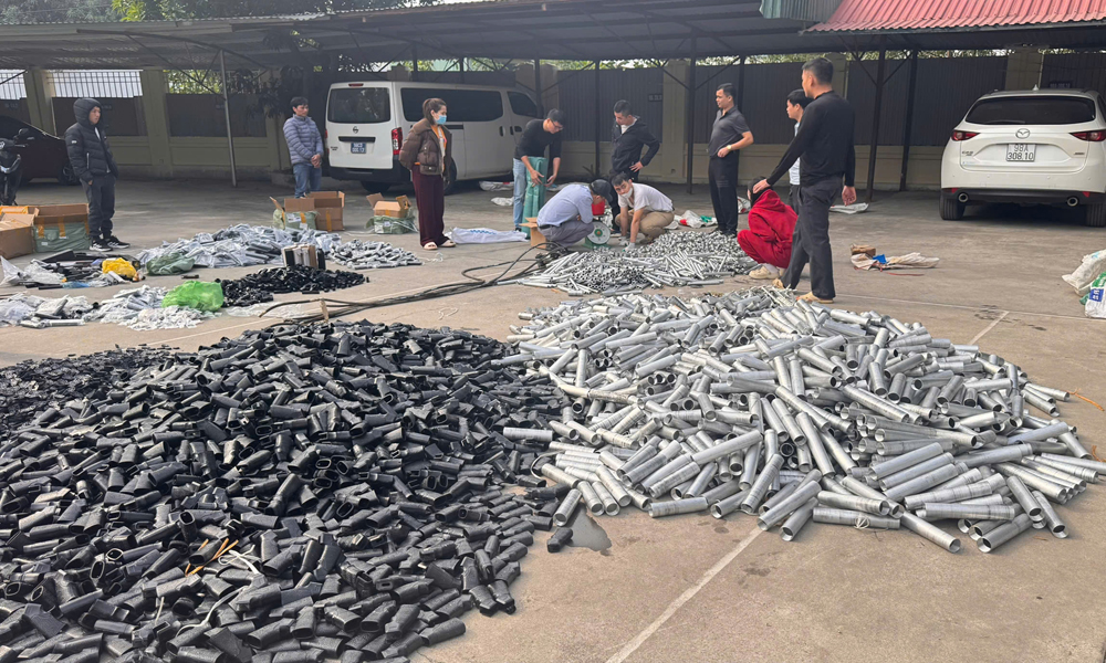 Truy tố bị can trong đường dây sản xuất vật liệu nổ, linh kiện súng đặc biệt lớn