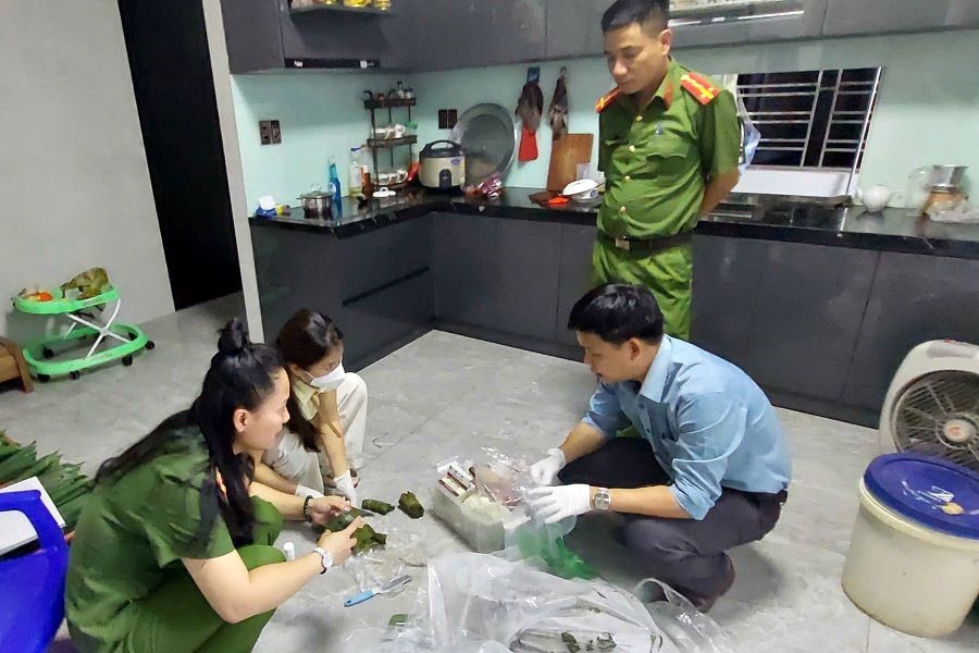 Phạt 80 triệu đồng và đình chỉ 1 tháng với 2 cơ sở sản xuất giò chả sử dụng hàn the