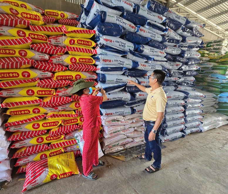 Phú Mỹ cung ứng gần nửa triệu tấn phân bón cho vụ Hè thu. Phú Mỹ cung ứng gần nửa triệu tấn phân bón cho vụ Hè thu.