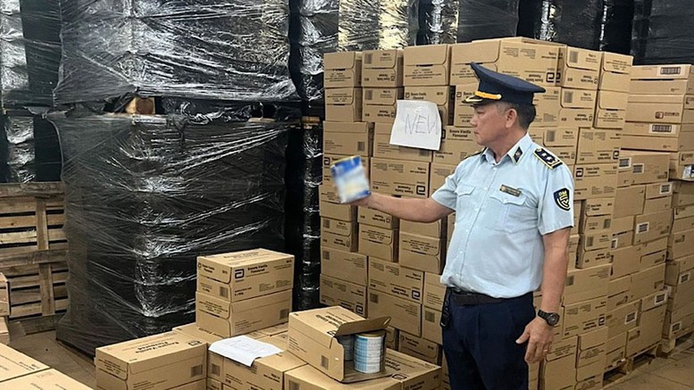 Cao điểm chống buôn lậu, hàng giả: 'Siết' các mặt hàng thiết yếu như sữa, thuốc, mỹ phẩm