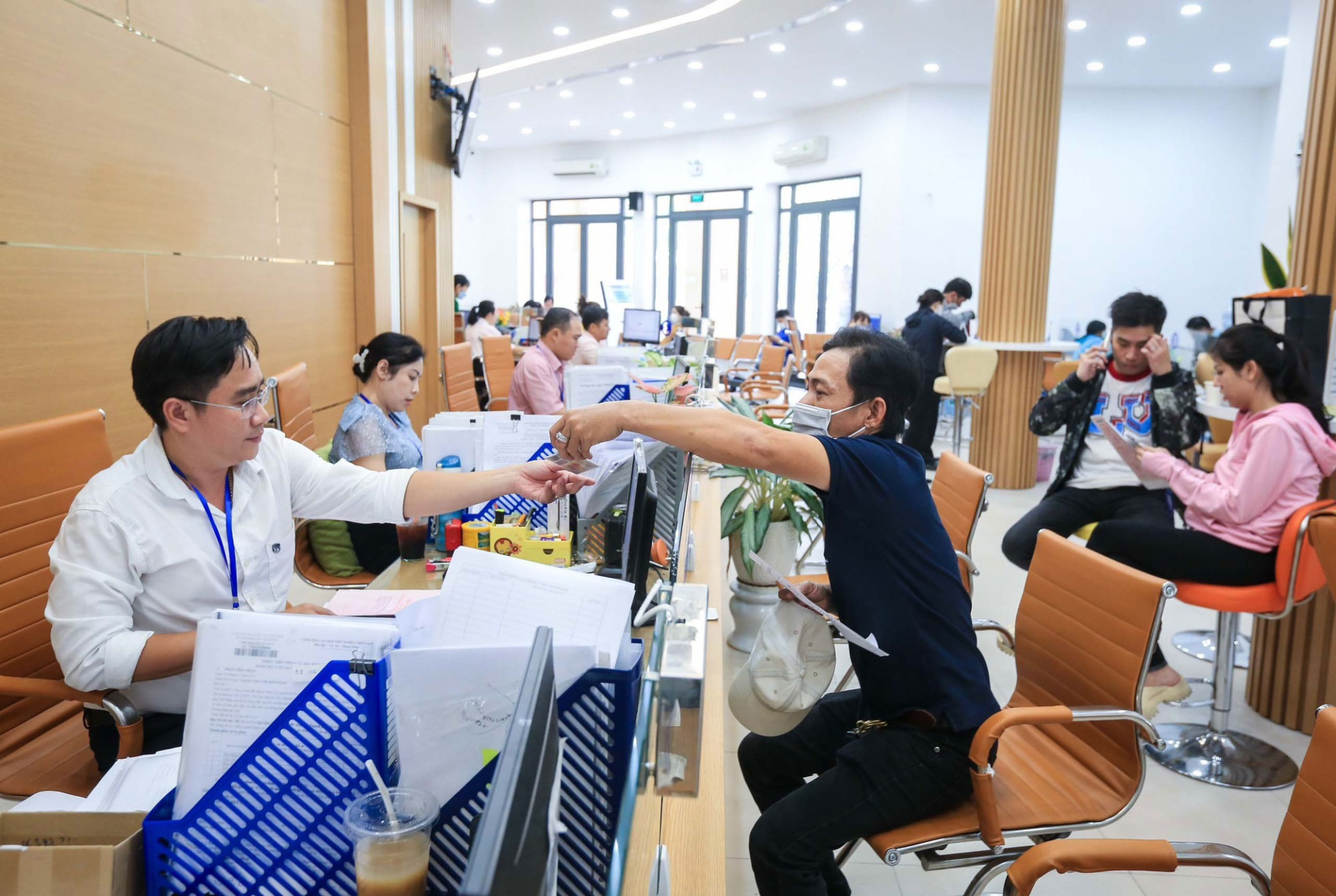 Bộ Chính trị: Đưa vào hoạt động đồng thời cấp tỉnh, cấp xã từ ngày 1/7