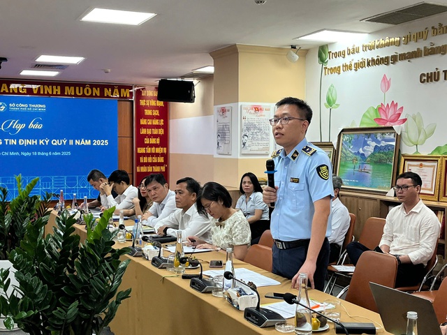 Ông Nguyễn Quang Huy, Phó Chi cục trưởng Chi cục Quản lý thị trường (QLTT) TPHCM. Ảnh: VGP/Lê Anh Ông Nguyễn Quang Huy, Phó Chi cục trưởng Chi cục Quản lý thị trường (QLTT) TPHCM. Ảnh: VGP/Lê Anh