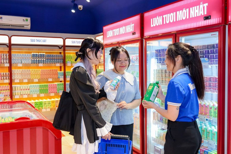 Đổi mới ấn tượng, "bắt sóng" giới trẻ, Vinamilk được nhómkhách hàng trẻ chú ý và yêu thích - Ảnh: VGP/Nguyên Phương Đổi mới ấn tượng, "bắt sóng" giới trẻ, Vinamilk được nhómkhách hàng trẻ chú ý và yêu thích - Ảnh: VGP/Nguyên Phương