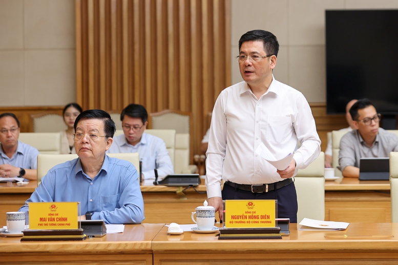 Bộ trưởng Bộ Công Thương Nguyễn Hồng Diên: Công cuộc đấu tranh chống buôn lậu, gian lận thương mại, hàng giả và xâm phạm quyền sở hữu trí tuệ đang diễn ra ngày càng quyết liệt - Ảnh: VGP Bộ trưởng Bộ Công Thương Nguyễn Hồng Diên: Công cuộc đấu tranh chống buôn lậu, gian lận thương mại, hàng giả và xâm phạm quyền sở hữu trí tuệ đang diễn ra ngày càng quyết liệt - Ảnh: VGP