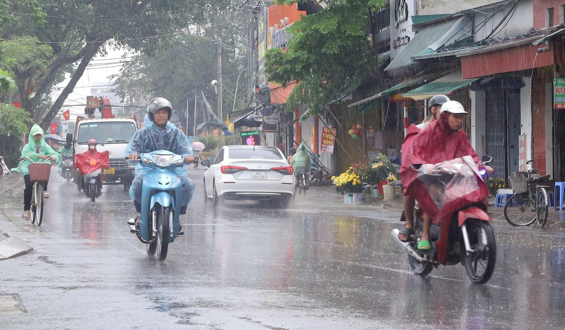 Thời tiết ngày 30/6/2025: Các tỉnh miền Bắc, Hà Nội trời mát, mưa to ngày đầu tuần