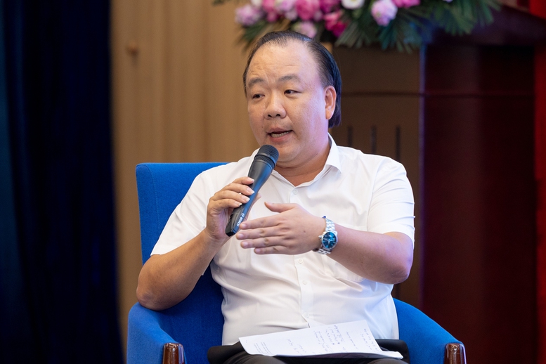 Ông Trần Hữu Linh nhấn mạnh việc phải truy xuất để xác thực nguồn gốc hàng hoá và truy xuất để quản lý hàng hóa - Ảnh: VGP/HM Ông Trần Hữu Linh nhấn mạnh việc phải truy xuất để xác thực nguồn gốc hàng hoá và truy xuất để quản lý hàng hóa - Ảnh: VGP/HM