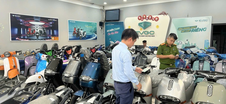 Phát hiện cửa hàng kinh doanh xe điện có dấu hiệu buôn hàng giả