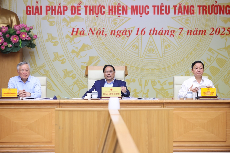 Thủ tướng: Tăng trưởng 8,3-8,5% năm 2025 không là 'mục tiêu bất khả thi'