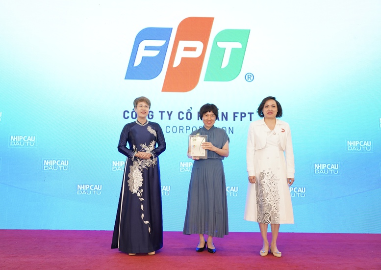 FPT được vinh danh Top 50 doanh nghiệp phát triển bền vững tiêu biểu FPT được vinh danh Top 50 doanh nghiệp phát triển bền vững tiêu biểu