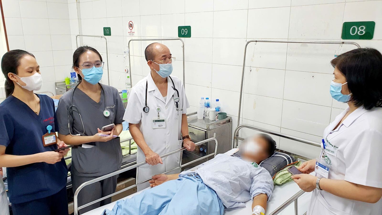Bộ Y tế khuyến cáo người dân không ăn tiết canh, tiêu thụ lợn mắc bệnh