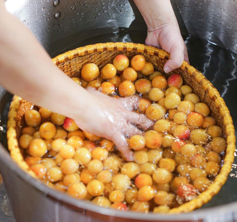 Nguồn nguyên liệu được sơ chế sạch sẽ trước khi chế biến. Ảnh: VGP/Thiện Tâm