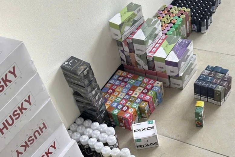 Phá đường dây mua bán thuốc lá điện tử lớn