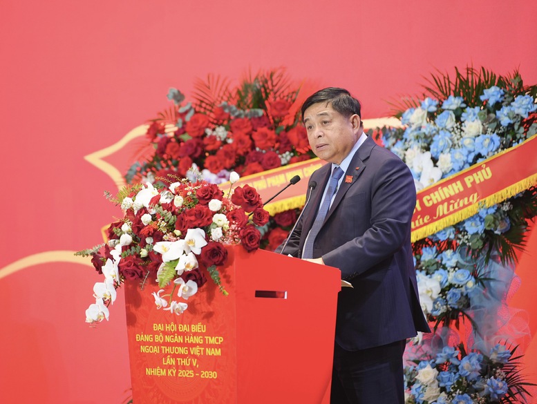 Phó Thủ tướng Chính phủ Nguyễn Chí Dũng dự và phát biểu chỉ đạo tại Đại hội Đại biểu lần thứ V nhiệm kỳ 2025 – 2030 của Đảng bộ Ngân hàng TMCP Ngoại thương Việt Nam - Ảnh: VGP/Minh Ngọc Phó Thủ tướng Chính phủ Nguyễn Chí Dũng dự và phát biểu chỉ đạo tại Đại hội Đại biểu lần thứ V nhiệm kỳ 2025 – 2030 của Đảng bộ Ngân hàng TMCP Ngoại thương Việt Nam - Ảnh: VGP/Minh Ngọc