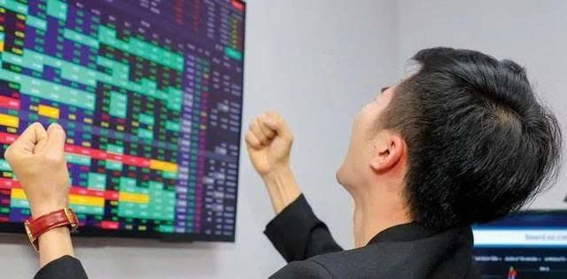Nhận định chứng khoán tuần 18–22/8: Xu hướng tăng còn tiếp diễn, VN-Index hướng thẳng 1.600